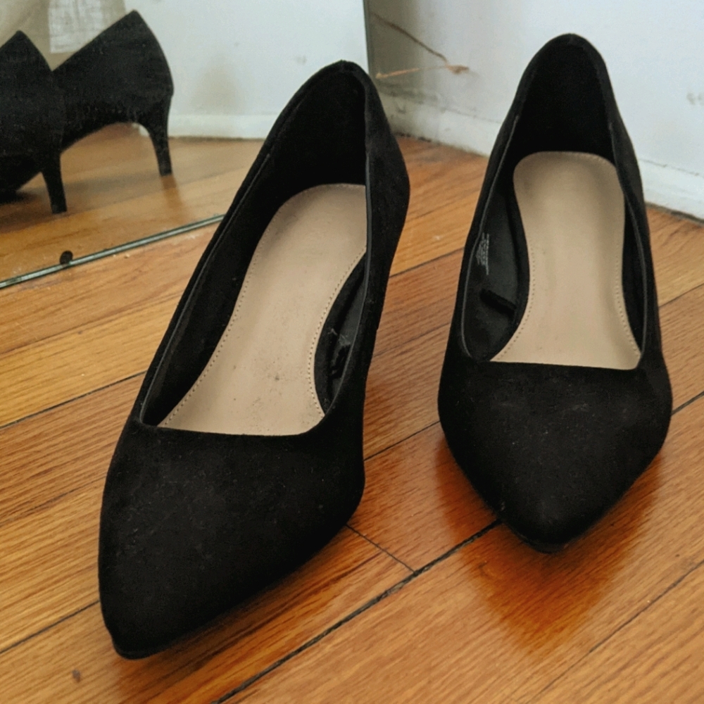 Black kitten heels